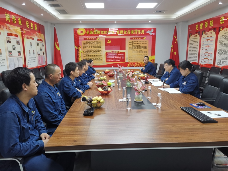 7月30日下午，軋鋼廠黨委組織召開“‘慶八一’學黨史  扛死肩   共奮進”復轉軍人座談會